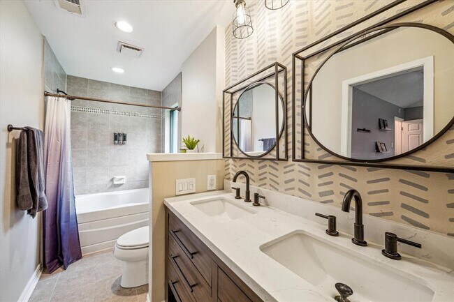 Building Photo - 6227 Creekside Ln