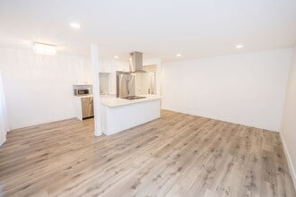 Building Photo - Spacious 1BR/1BA condo with patio and parking! Lake Murray Area $2195.00