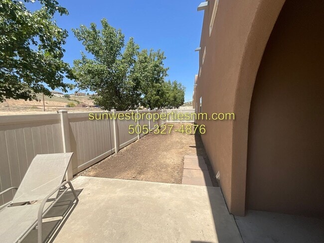 Building Photo - 3 Bedroom, 2 Bathroom Condo with 2 Car Gar...