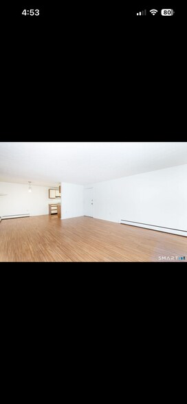Building Photo - 1186 Middle Tpke W