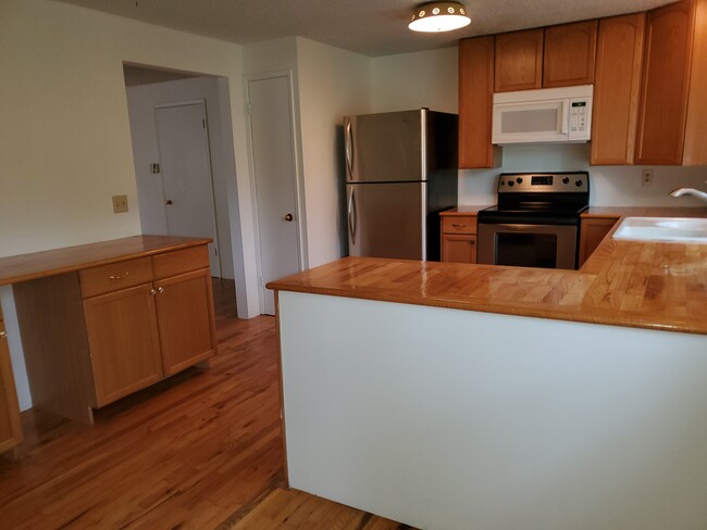 Kitchen with Lots of storage Cabinets - 1525 248th Ave SE