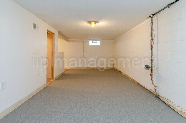 Building Photo - 4 Bedroom 2 Bath Cape Cod in Maple Hts