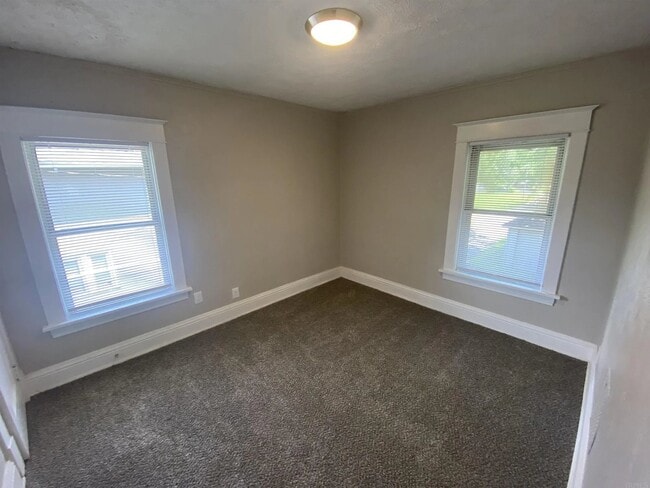 Building Photo - 318 Haney Ave