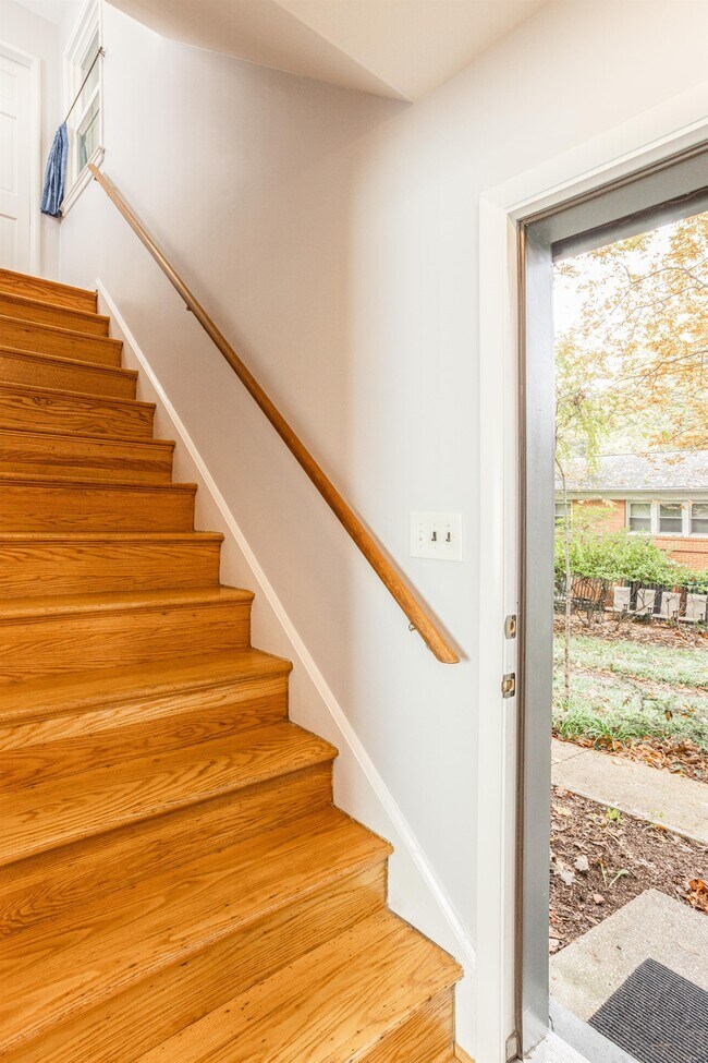 Building Photo - 8524 Manchester Rd