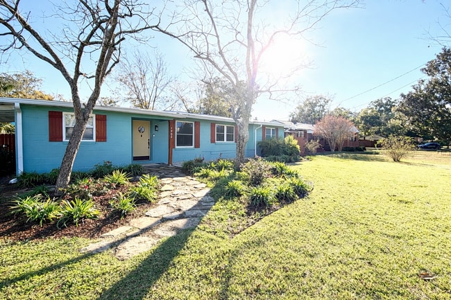 Building Photo - 1905 E Hatton St