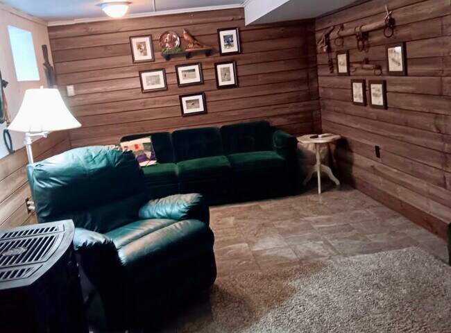 Building Photo - 14242 Hein Ln