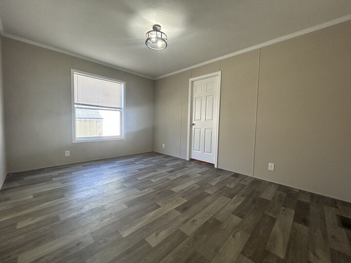 Building Photo - 12501 Apple Ln