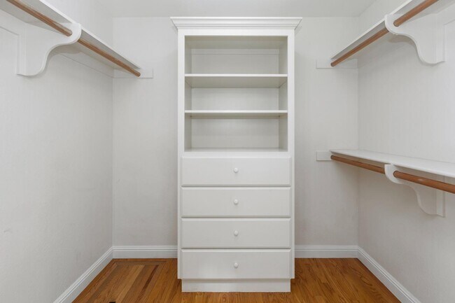 Building Photo - 27696 Vogue Ct