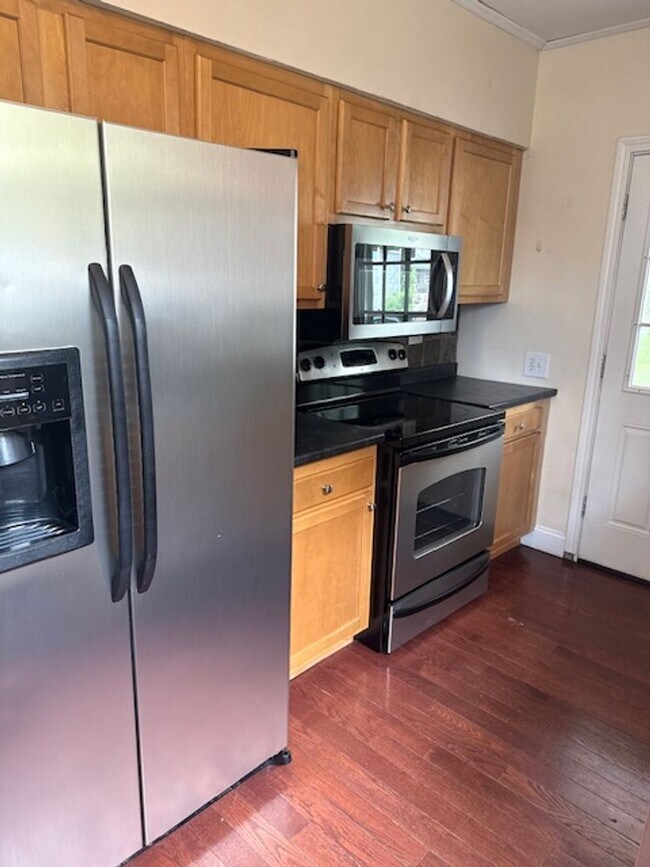 Building Photo - 4 Bedroom/ 1 Bath Single Family Home Pittsburgh, PA 15217