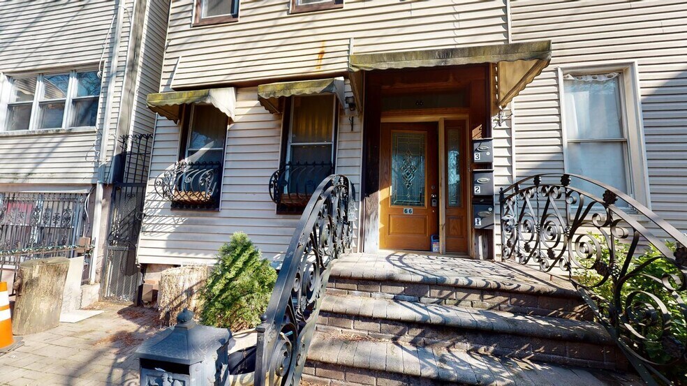 Building Photo - Beautifully renovated Bushwick apartment by A & L trains