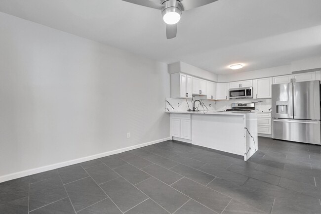 Building Photo - 41705 Broquet Dr