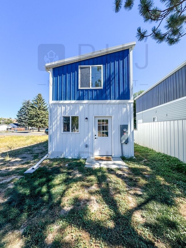 Building Photo - 520 Canby St