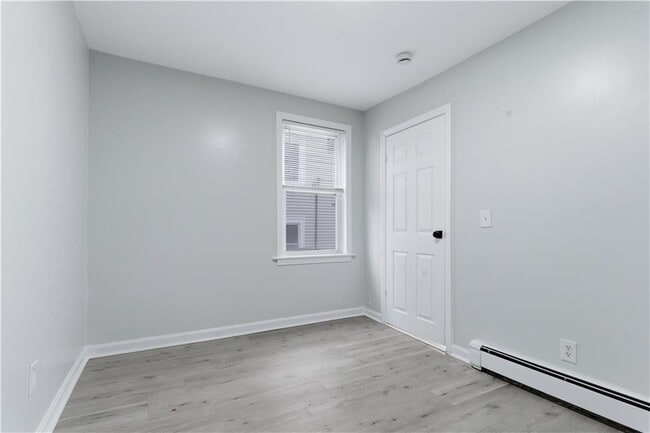 Building Photo - 92 Sylvian St