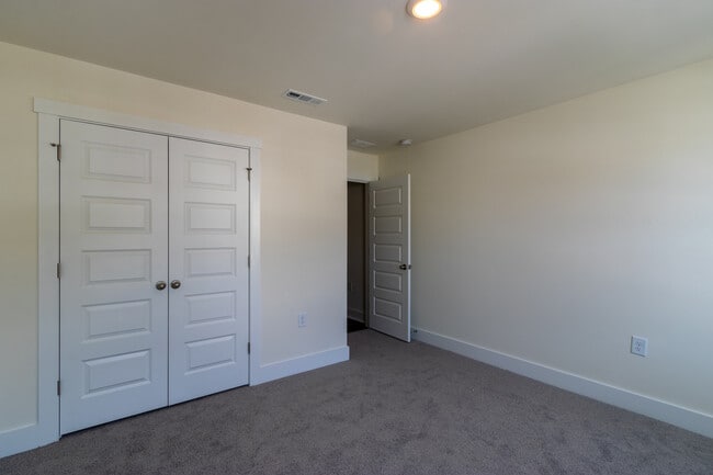 Building Photo - 493 Clark Creek Ln