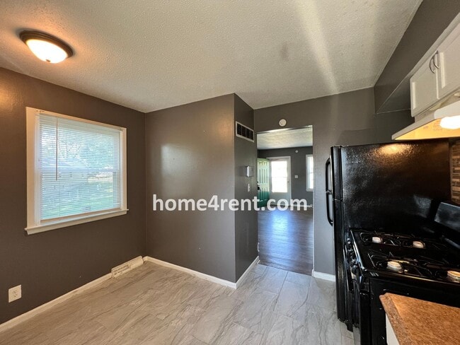 Building Photo - Attractive Lee's Summit Half Duplex w/ Lots of Natural Light and Spacious Bedrooms!