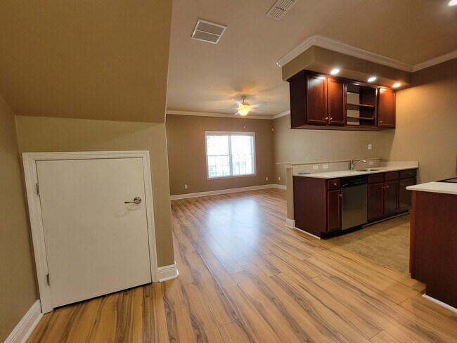 Building Photo - 3 Bedroom town home for rent $1475 August ...