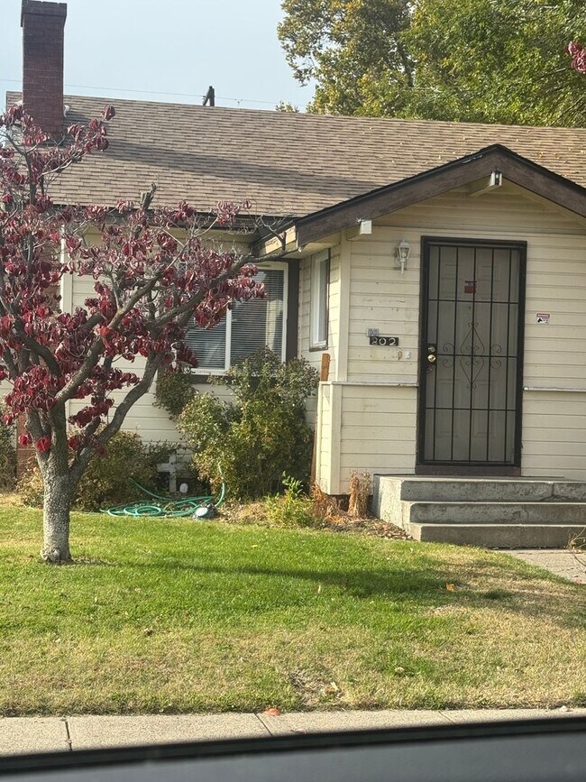 Building Photo - y80215