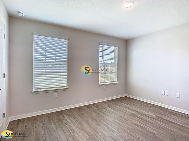 Building Photo - 3821 SW 43rd Ct