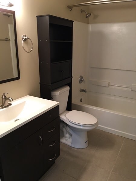 Building Photo - NEWLY RENOVATED 3 bdrm/2 bath - Sharon