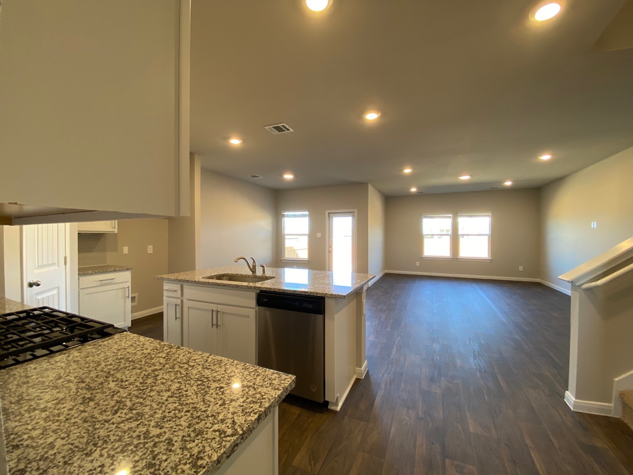 Building Photo - 154 Solitude Dr