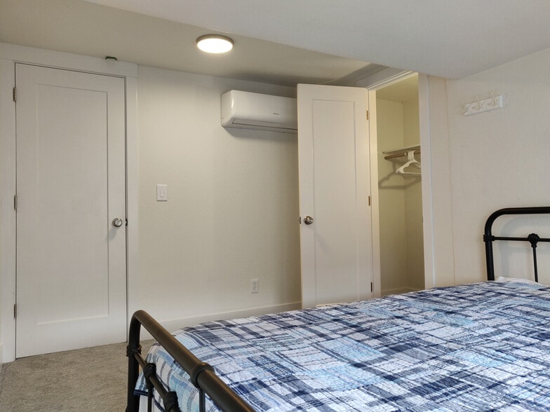 AC and walk-in closet in the bedroom - 138 Cypress Ave. E