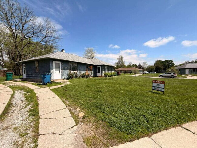 Building Photo - 2913 Oakdale Ave