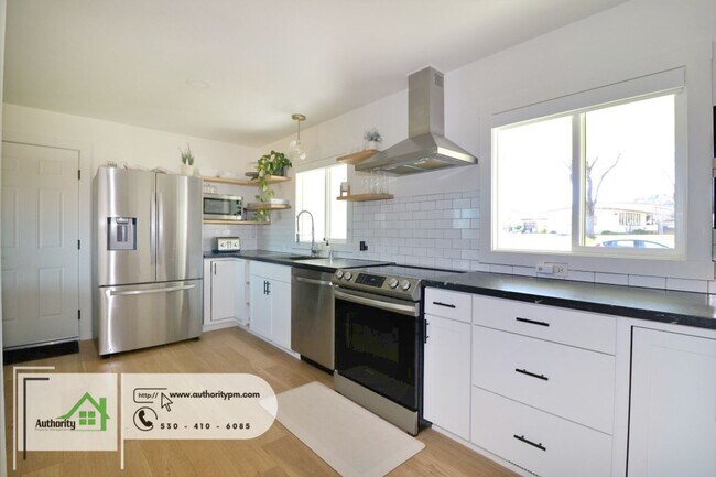 Building Photo - 1225 Manzanita Hills Ave