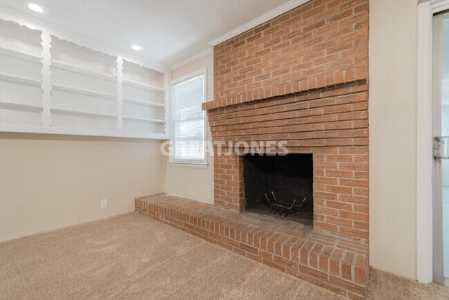 Building Photo - 7268 Fontana Dr