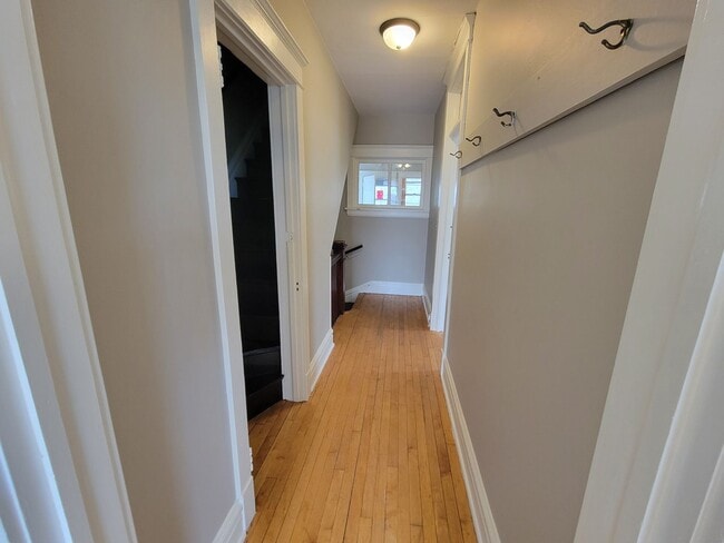 Building Photo - 2107-2107 E 5th St