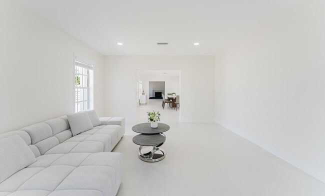 Building Photo - 3199 NE 6th Dr