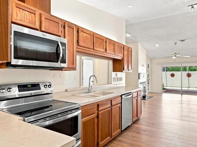 Building Photo - 5381 Kelly Dr