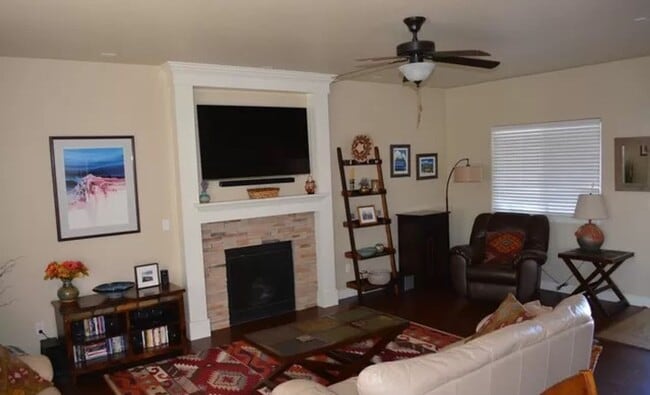 Building Photo - Beautiful 4 Bedroom Home in Desirable Springs Ranch Area!