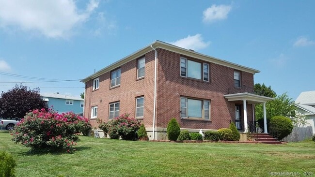 Primary Photo - 690 Highland Ave