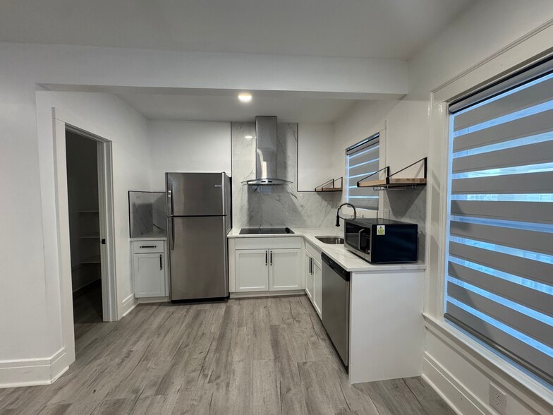 Building Photo - 140 S Collingwood Ave