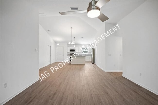 Building Photo - 1191 Valencia St SE