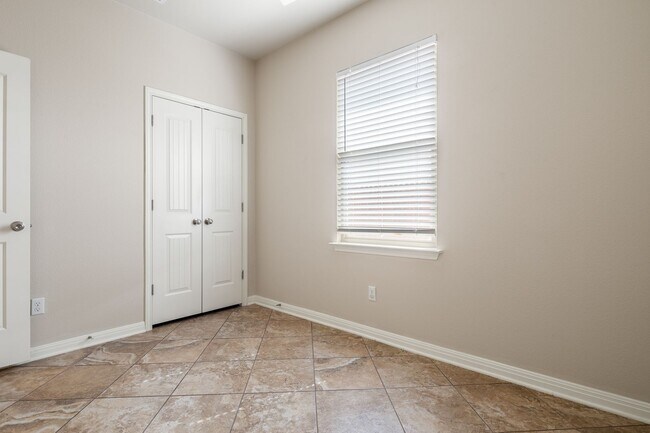 Building Photo - NOW 3 BEDROOM HOME LOCATED IN SAN MARCOS, TX!