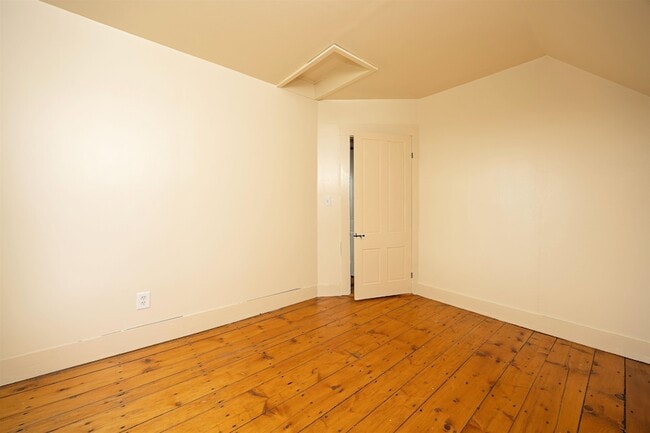 Building Photo - 2169 Green Bay Loop