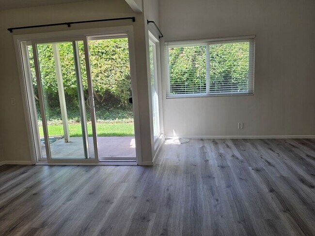 Building Photo - 3340 E Collins Ave