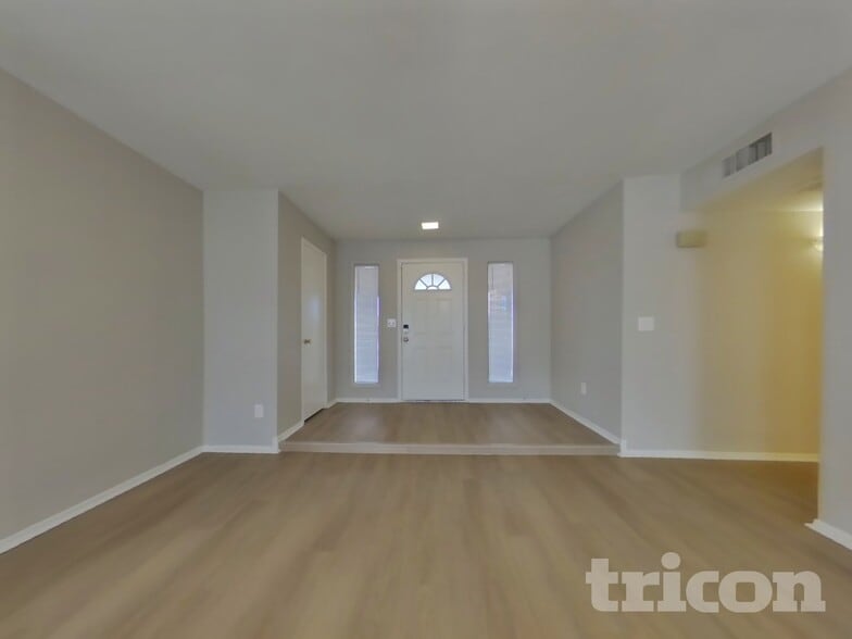 Building Photo - 955 W Santa Cruz Dr