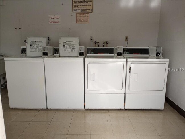 Building Photo - 3900 Roxane Blvd