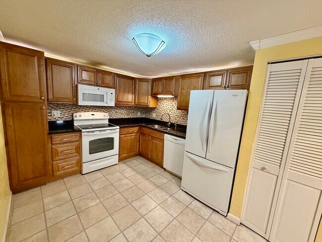 Building Photo - 8 9th St