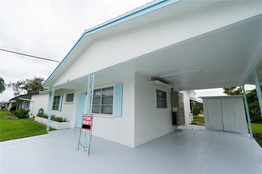 Building Photo - 2702 NW 51st Pl