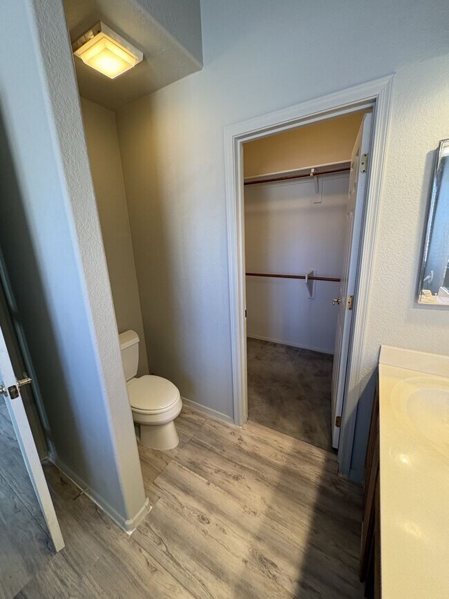 Building Photo - Great eastside location Pet friendly