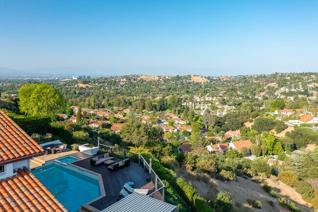 Building Photo - 4372 Park Vicente