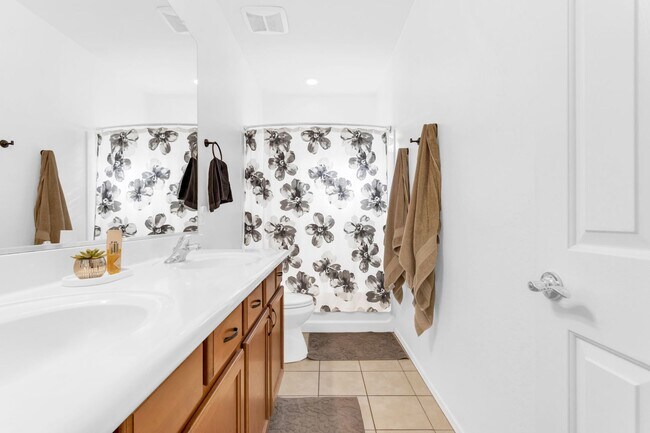 Building Photo - Stunning Single-Level Rental In The Highly Sought-After Anthem at Merrill Ranch!