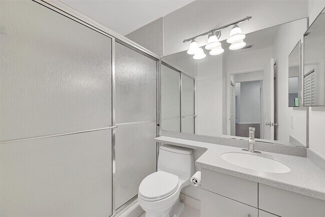 Building Photo - 1002 NW 105th Way