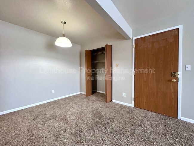 Building Photo - 585 W Randall St