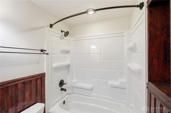 Building Photo - 27 Laurelgrove Dr