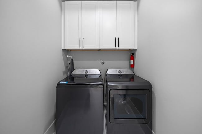 Building Photo - 3513 Hutchins St