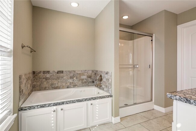 Building Photo - 121 Carrington Ave